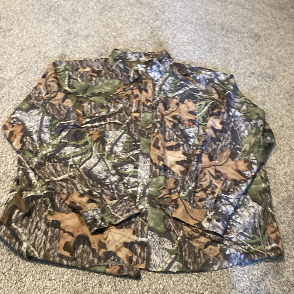 Men’s Under Armour button down camouflage shirt, size 3XL